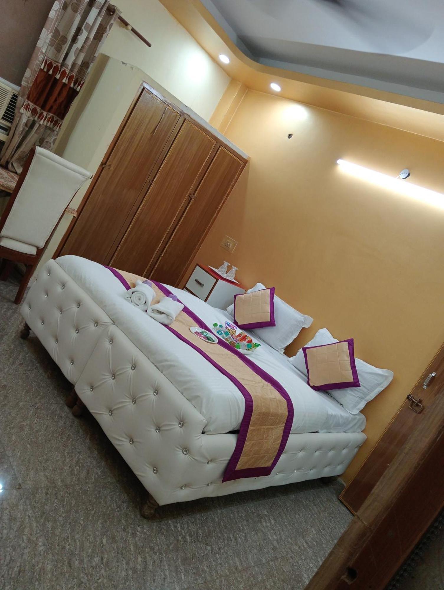 Shri Krishna Deep Residency Hotel New Delhi
